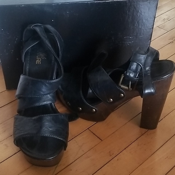 Heels - Picture 2 of 3